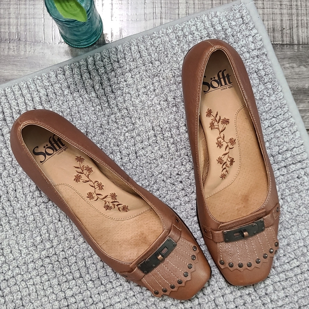 Söfft brown leather kitten heels